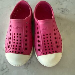 Native Kids Slip-On Sneakers in Bright Pink with White Toe